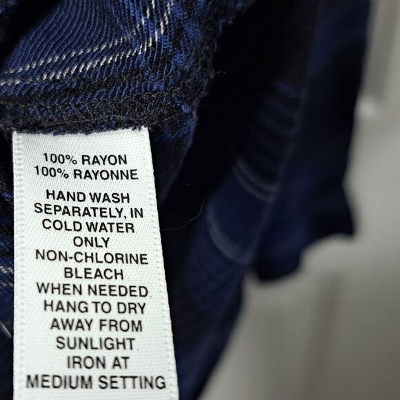 Saks Fifth Avenue Plaid Button Up Top size Medium - Picture 5 of 6